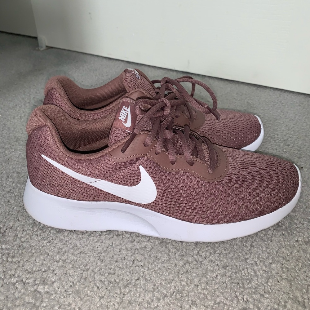 NIKE TANJUN SNEAKERS SIZE 9